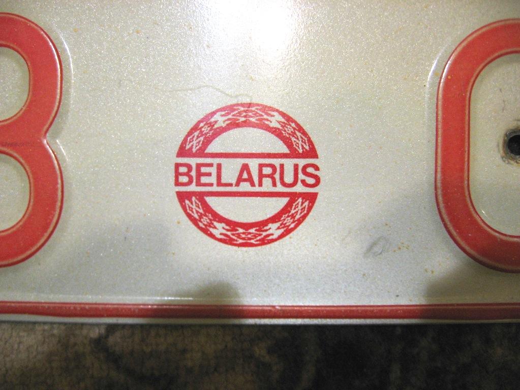 Номера с красными цифрами. Старые номерные знаки автомобилей Белоруссии. Белорусские номера автомобилей старого образца. Номера старого образца на авто. Старые номера Белоруссии.