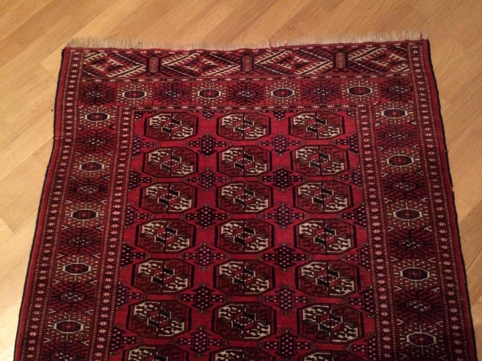 Куплю коврик б у. Старый ковер. Туркменские шерстяные ковры. Туркменский ковер ручной. Старинные туркменские ковры.