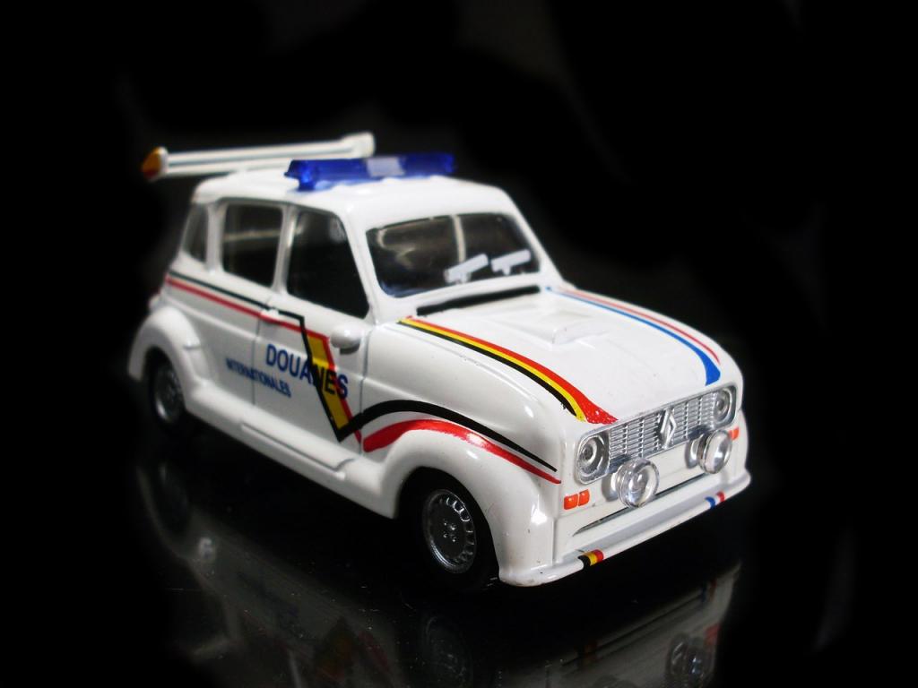 RENAULT 4L "DOUANES" 2010, 1/43