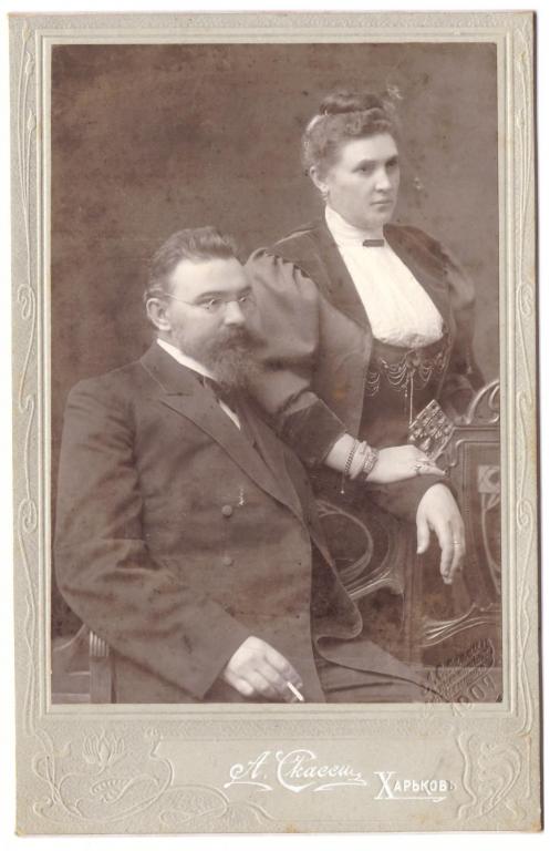 Мужчина с сигареткой. А. Касси преемник А. Федицкого, фотографа Ея Императорскокого Величества…