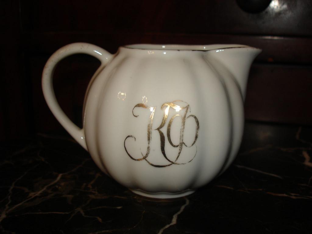 Серебро 84 кф. Фарфор чудово клейма. Клеймо s9cl. Клеймо кф. Посуда завода красный фарфорист.