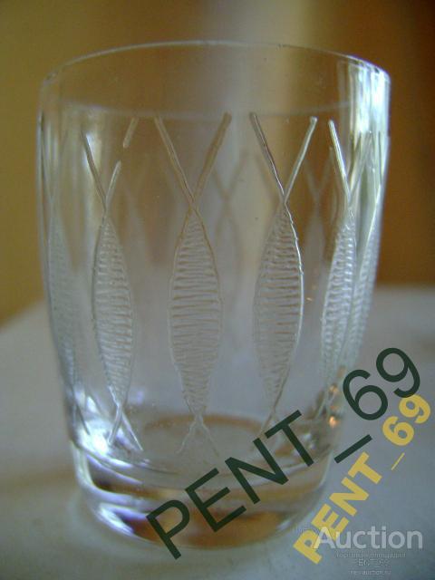 Стопка.5 шт.Старинные.Резьба.4,7 см. 