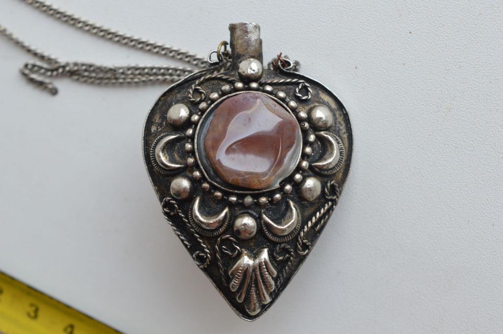 Антикварная ладанка на цепочке серебро мельхиор ? Ручная работа.