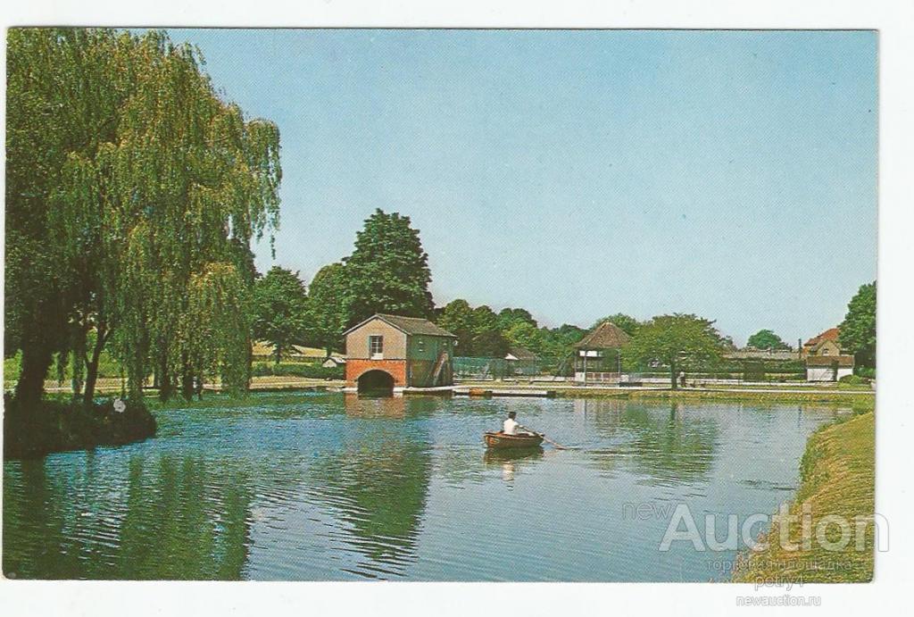 771.Англия,Варминстер. Лодка  на озере.