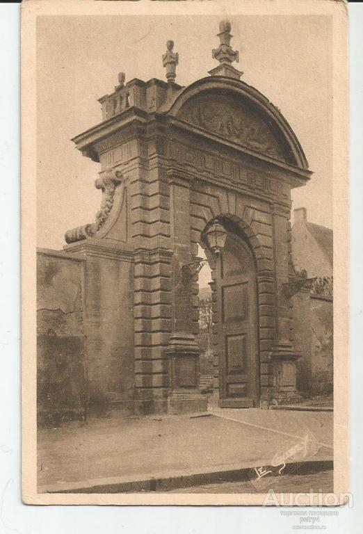 7637.Франция,Байё. Арка археологического музея.