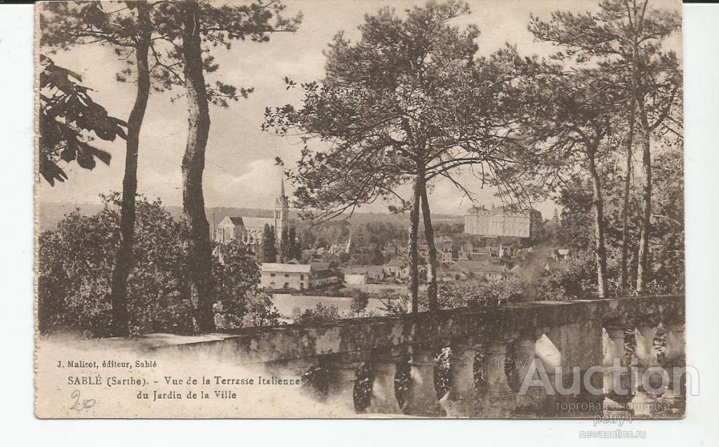 7577.Франция,Сабль. Терраса в саду.