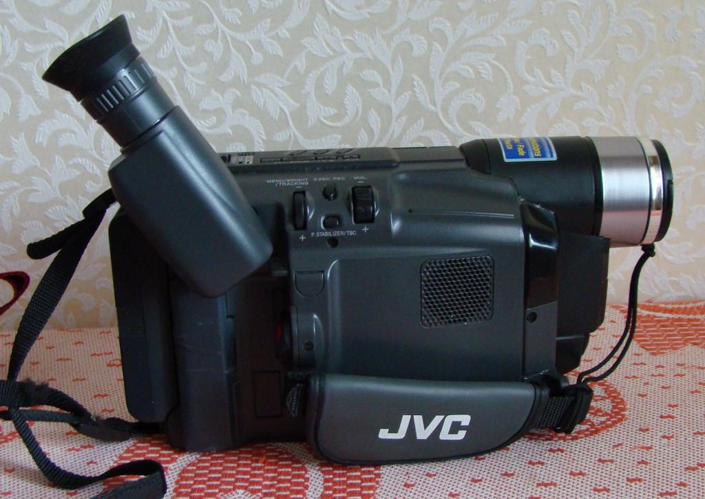 Куплю видеокамеры б у. JVC gr-fxm17a. Видеокамера JVC gr-d50e. Видеокамера JVC gr-fxm480. Видеокамера JVC gr-b240e.