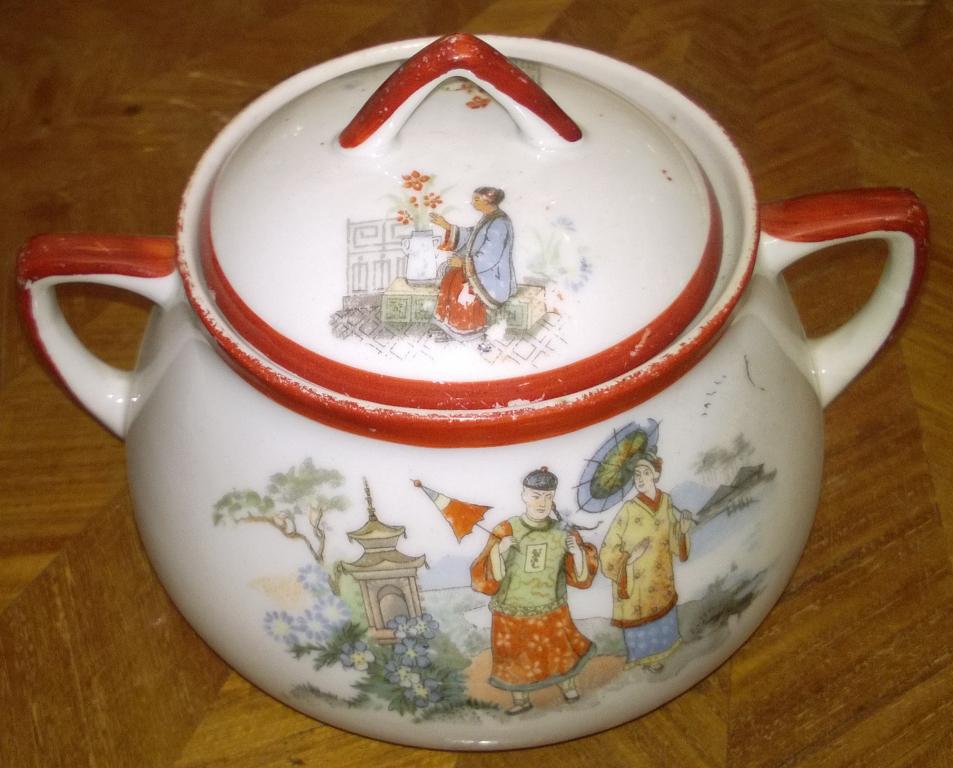 Сахарница. Фарфор Кузнецова. Японский мотив.