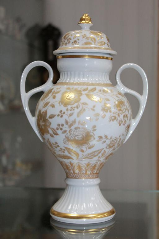 Ваза шикарная, позолота, Бавария Германия. Без сколов, трещин и реставрации! Высота 30 см.