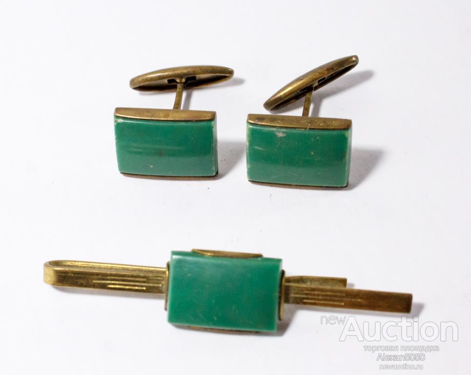 Запонки и зажим на галстук с зеленым камнем