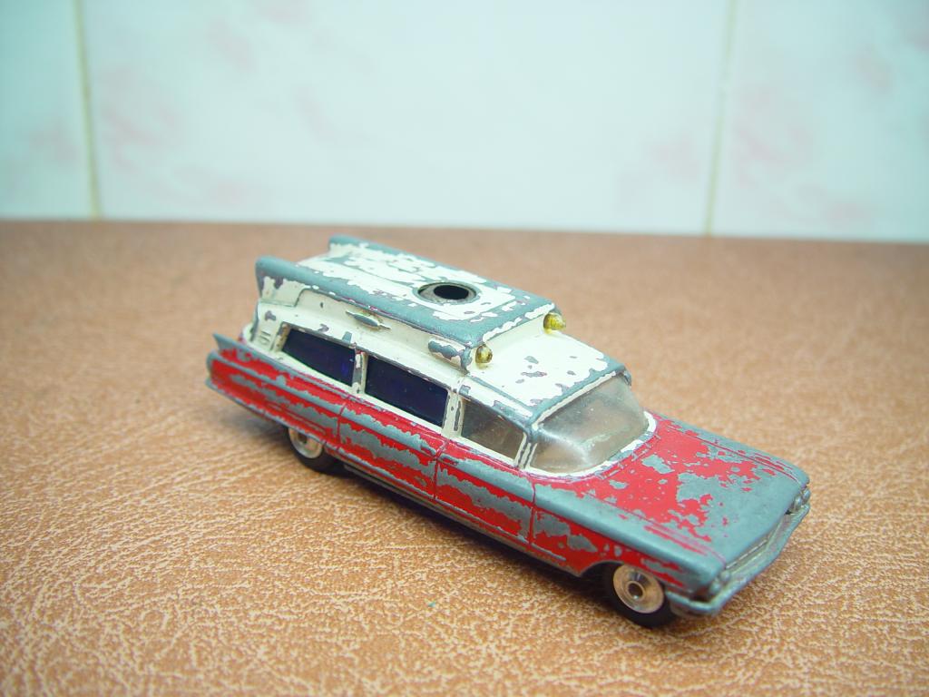 corgi 437 cadillac superior ambulance