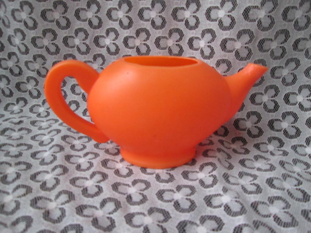 Игрушка чайник кукольный пластмасса винтаж СССР