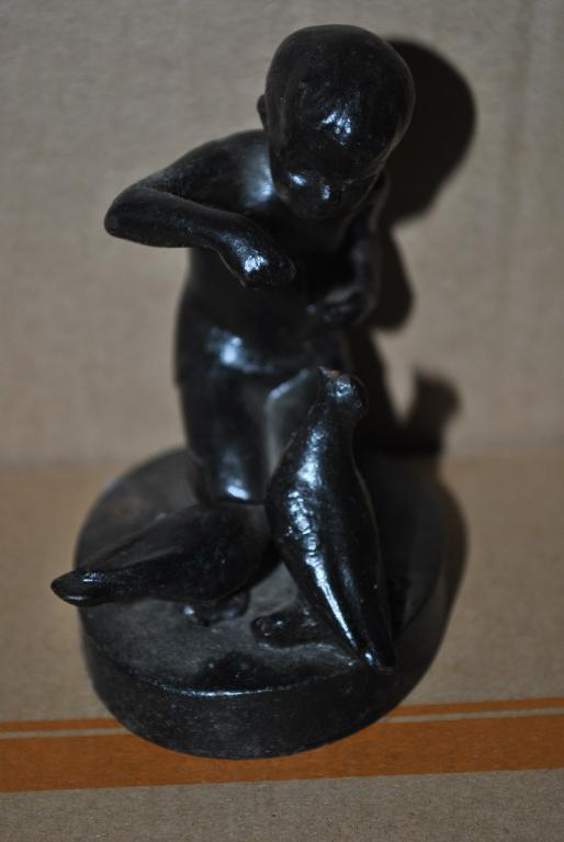 МАЛЬЧИК С ГОЛУБЯМИ КАСЛИ 1984 Г