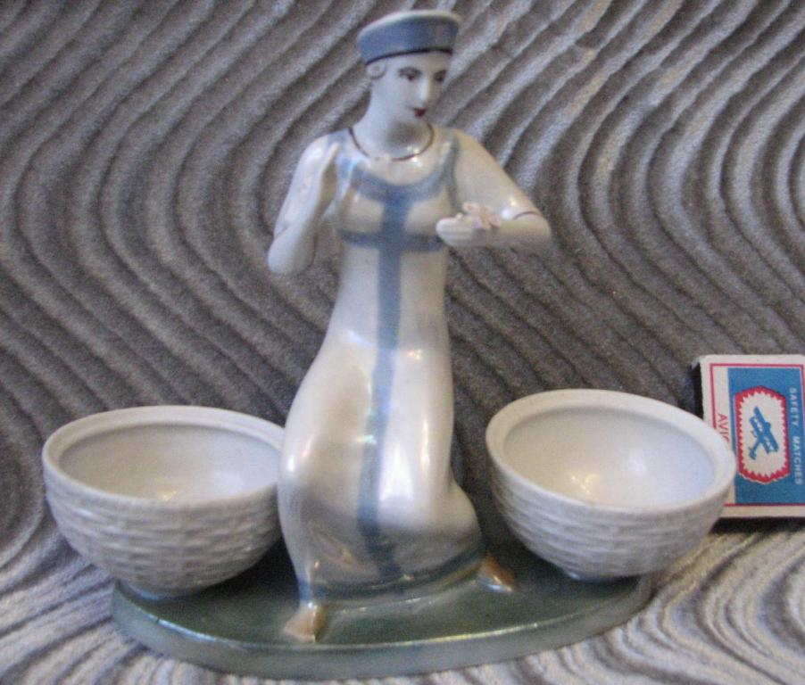 Солонка 19х15х7 см.фарфор