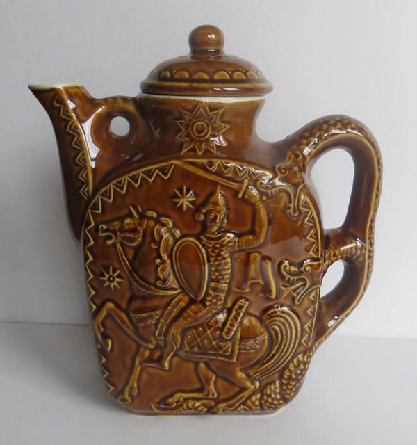 Кувшин БИТВА РЫЦАРЕЙ С ДРАКОНОМ СССР 1970-80-е поливная керамика КОЛЛЕКЦИОННОЕ СОСТОЯНИЕ !!!