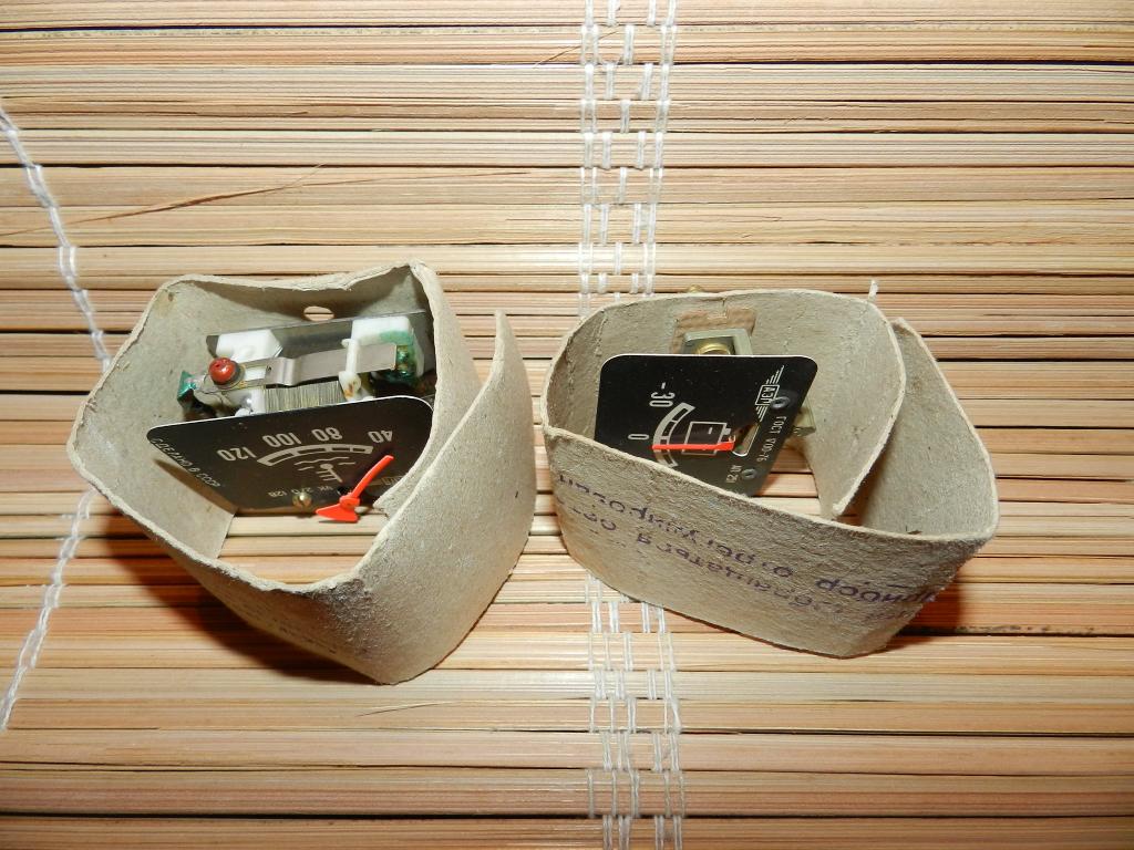 Автомобильные Приборы, 2 шт. В упаковке. МЕТАЛЛ. СССР 1970-80г.г.