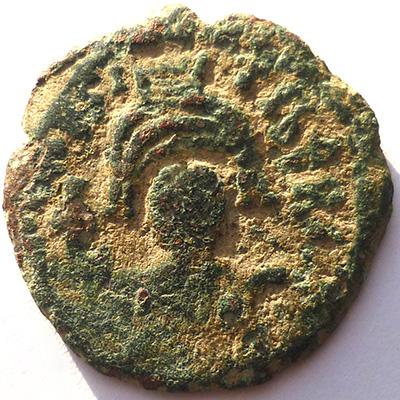 ВИЗАНТИЯ. МАВРИКИЙ ТИБЕРИЙ (582-602 г). КОНСТАНТИНОПОЛЬ. 593 г. 1/2 ФОЛЛИСА.