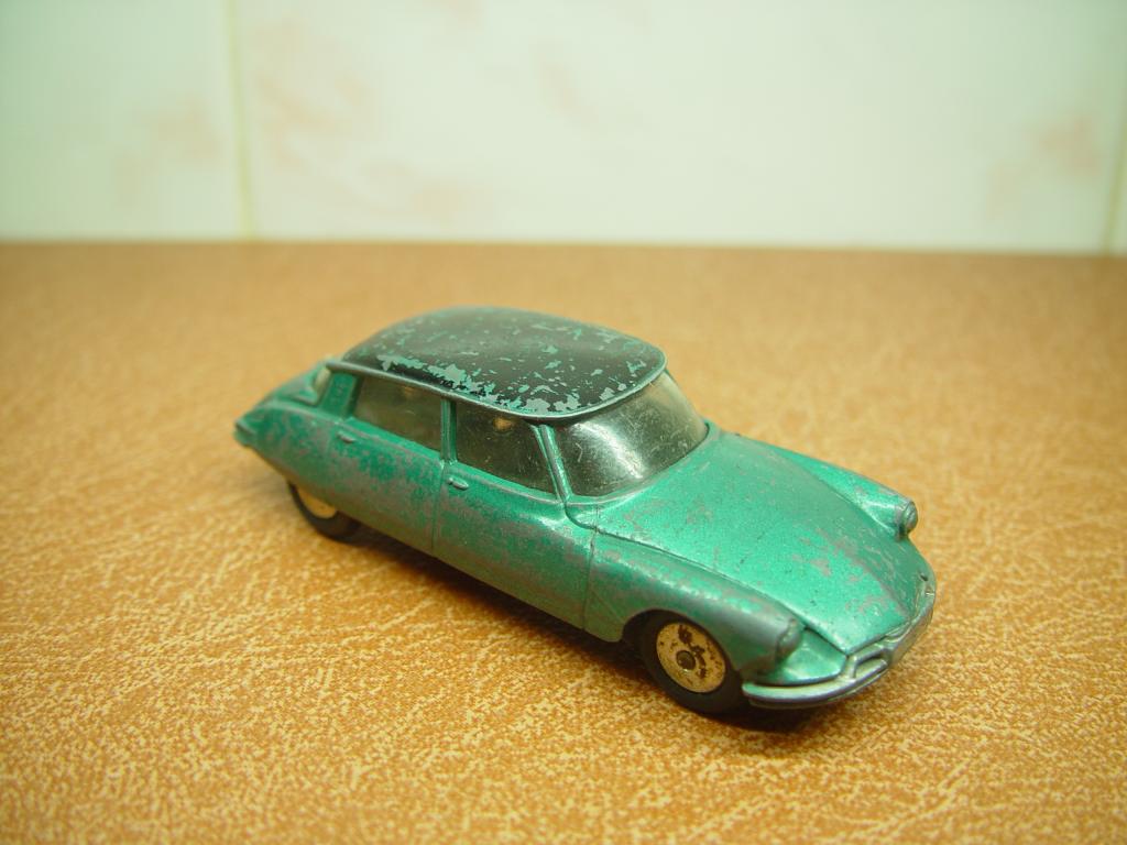 corgi citroen ds 19