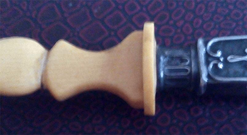 столовые приборы со слоновой костью.