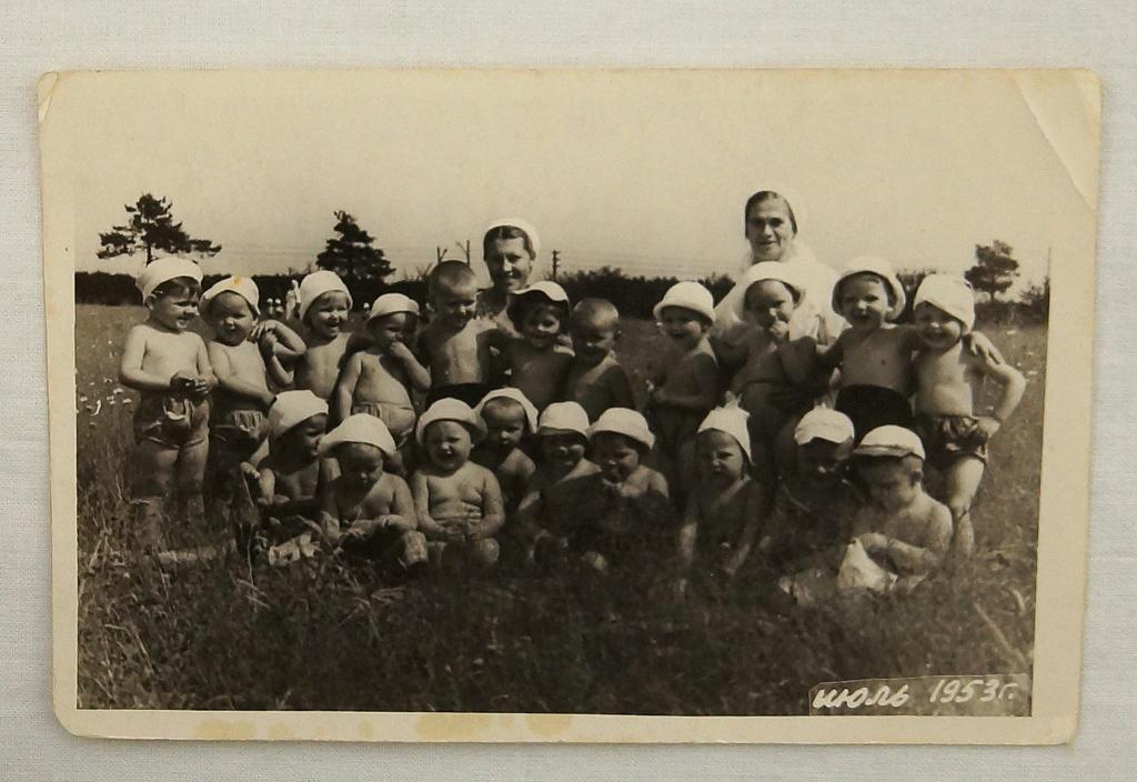 фото     ДЕТИ    ЯСЛИ/ДЕТСКИЙ    САД  в СССР  1953 г.