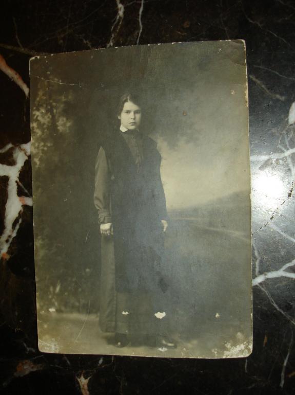 Старинное фото.ГИМНАЗИСТКА ЛЮБА ХОРИДОМСКАЯ,1915г.,Россия