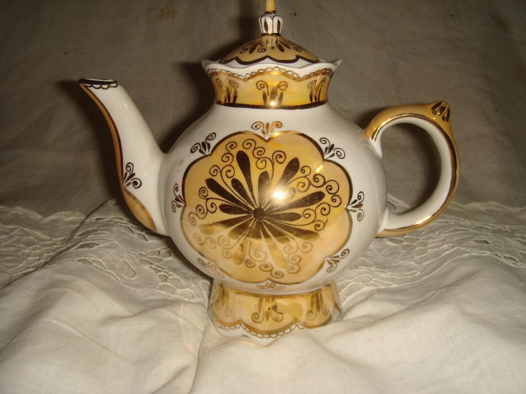 Чайник праздничный  (ЗАО Кисловодский фар - Феникс 