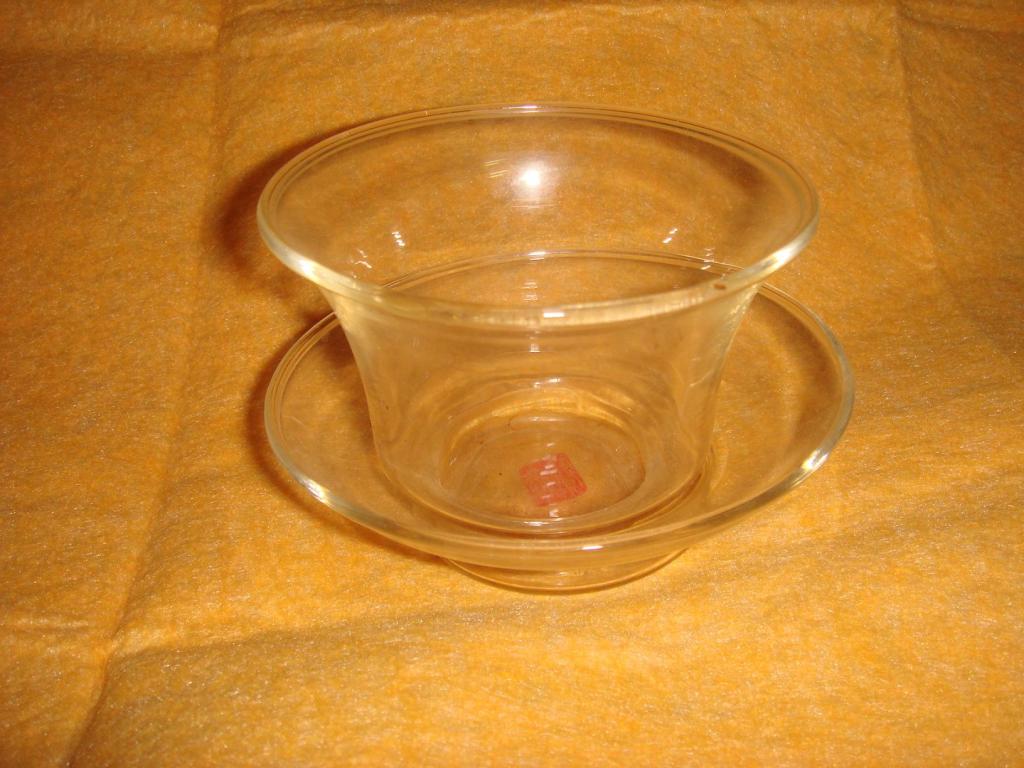 Горчичница с блюдцем,стекло, винтаж СССР 