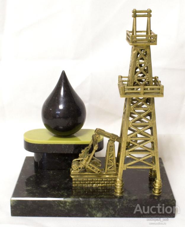 Сувенир "Нефтяная вышка", авторская работа (серпентенит, литье), 16,5х10,5х19,5 см