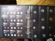 Коллекция иностранных монет и банкнот 2 альбома