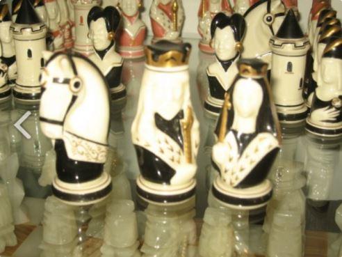 Фарфор. Шахматные фигуры limoges Красные АРТ-19 (сертификат прилагается)