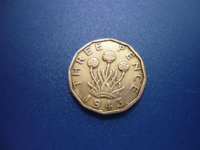 Великобритания. 3 пенса 1943 г. Цветущий лук -  порей. XF