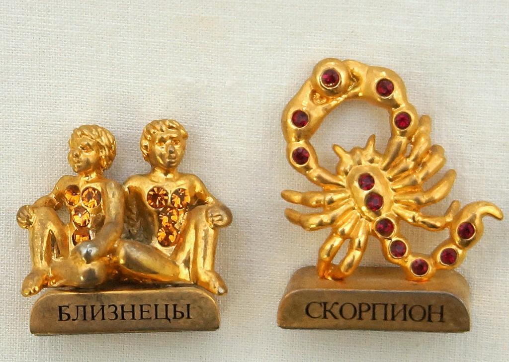 Знаки зодиака  СКОРПИОН  БЛИЗНЕЦЫ   металл + стразы    (К19/18)