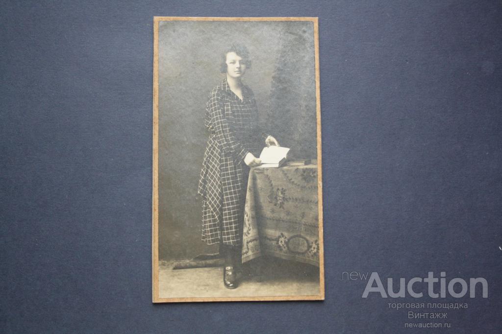 Фото девушки с книгой 1922
