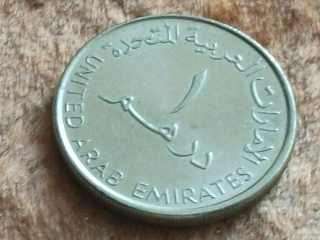 Дирх 11. Дирхамы монеты 100. Монета дирхем арабский эмират. 1 Дирхам монета. Монета с кувшином дирхем.