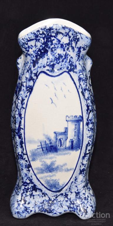 Керамическая ваза с монохромным пейзажным медальоном.  8ст0961