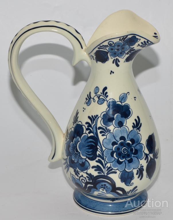 Керамический кувшин с монохромным ручным декором.  15Бр0349