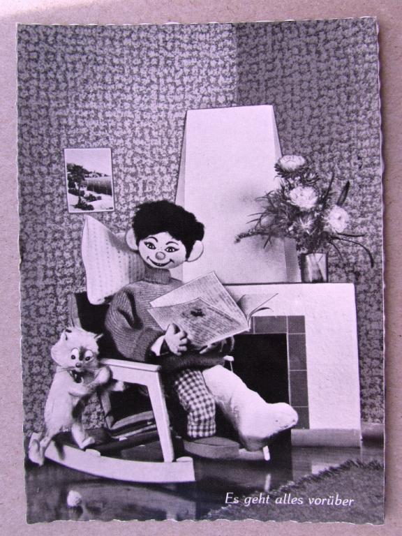 Кукла в гипсе в кресле качалке Германия