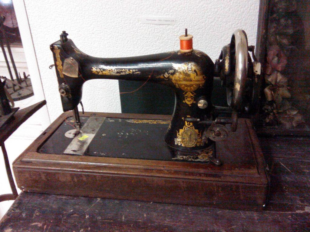 Авито старые швейные машинки. Швейная машинка (Zinger super 2001). Швейная машинка Zinger 1887. Швейная машинка Zinger s760. Швейная машинка Зингер s010l.