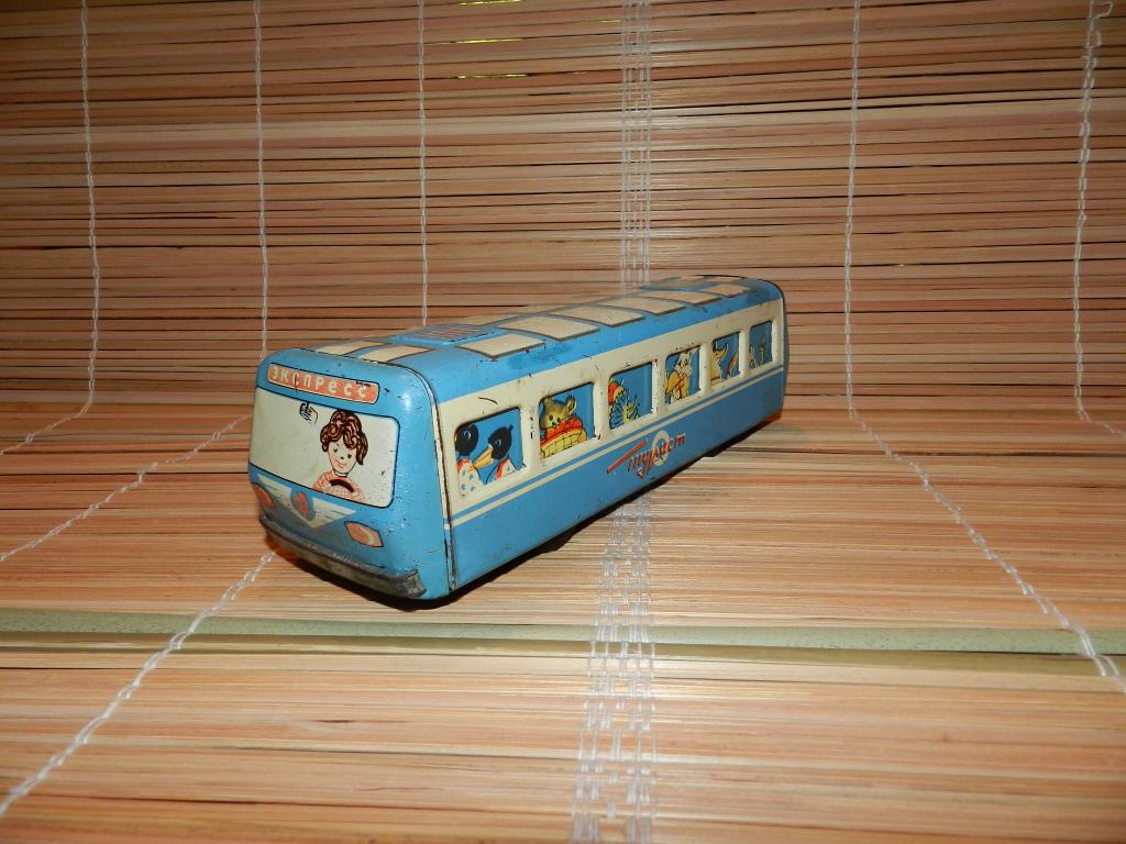 Автобус "ЭКСПРЕСС-ТУРИСТ" Дл. 28 см. Механический-Инерционный. МЕТАЛЛ. СССР 1970г.г.