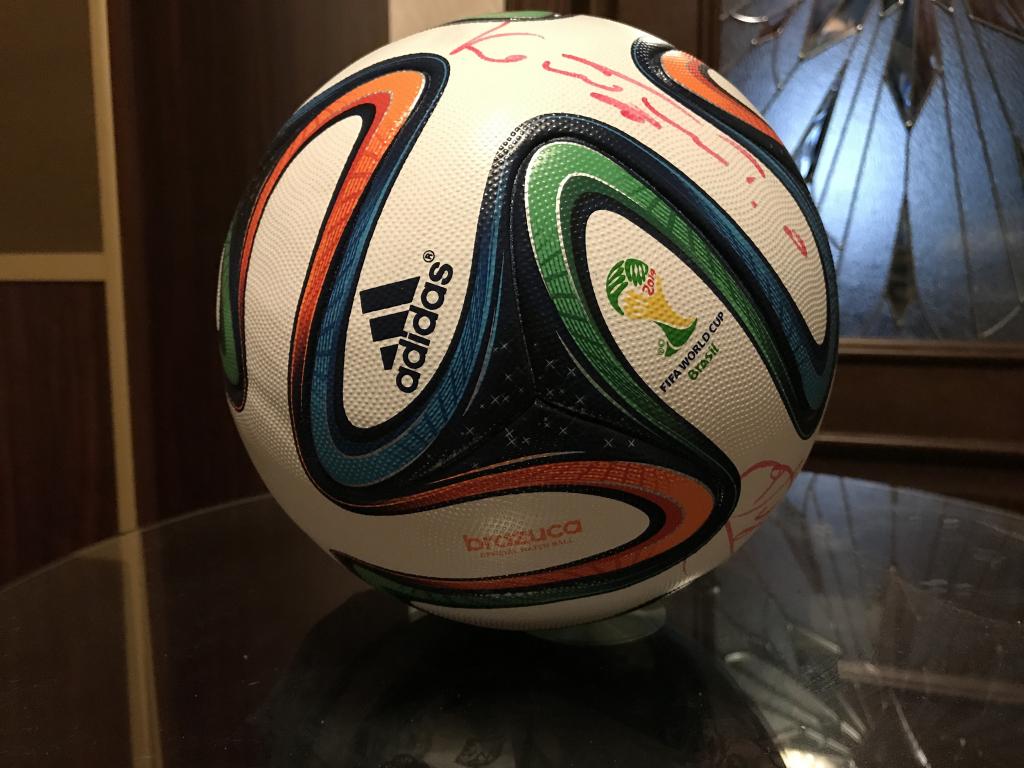 Мяч с автографами тренеров Фк Спартак и Фк Краснодар