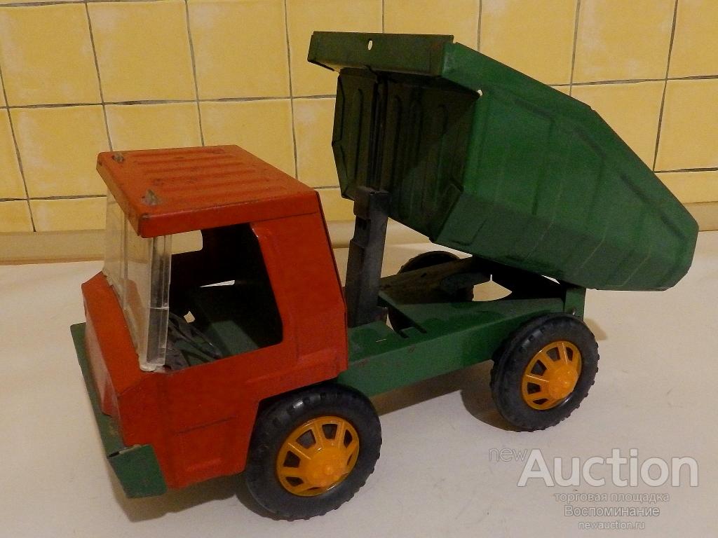 redkij bolshoj gruzovik samosval zaporozhstal stoit znak kachestva sssr mashina igrushka metall zhest