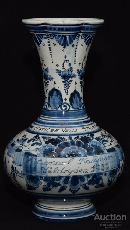 Декоративная керамическая ваза с ручной росписью и памятной надписью.  17фт0271