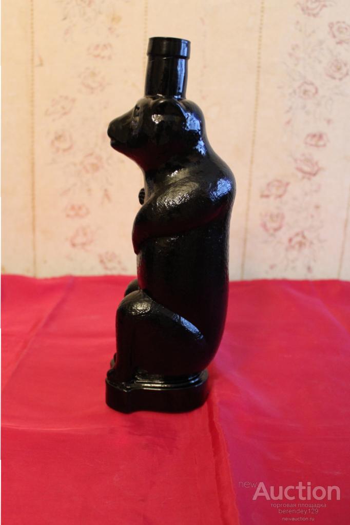 Бутылка старинная , водочная  " Медведь "  Отличное состояние !