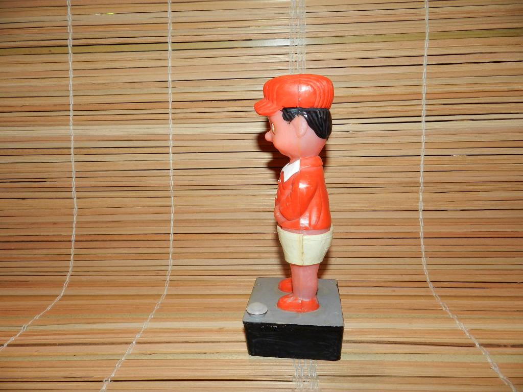 Сувенир-КУКЛА. "Писающий Мальчик". Выс. 20 см. (ДЕЙСТВУЕТ) Игрушка 1990г.г.