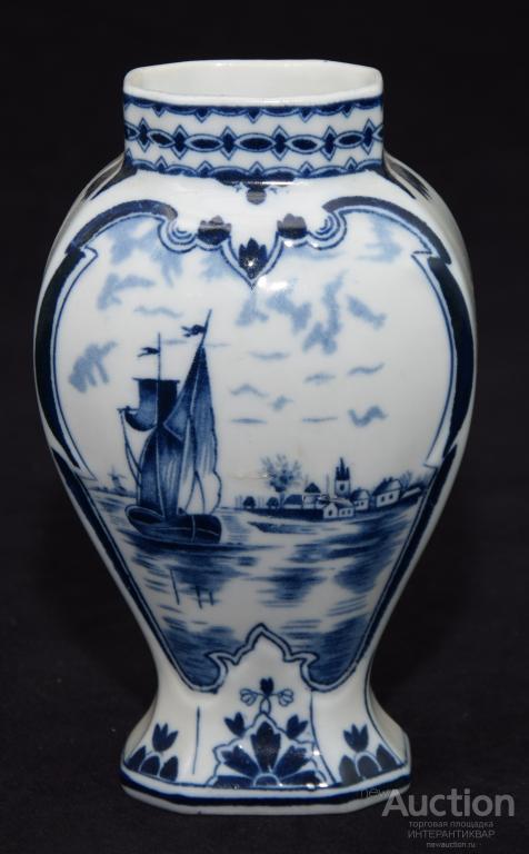 Керамическая ваза с монохромным пейзажным медальоном.  17фт0205