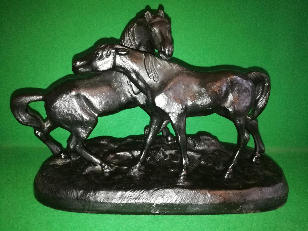 литье куса на приеме у педиатра. конь каслинское литье. советская чугунная с двумя лошадьми.