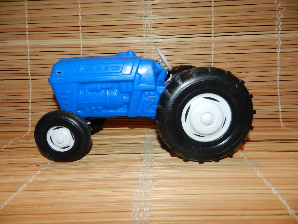 ТРАКТОР с Рулевым Управлением. Дл. 27 см. (Дутыш) Игрушка СССР 1970гг