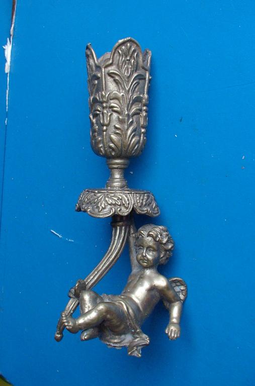 АНГЕЛОК  ангел бронзовый от фарфоровой вазы