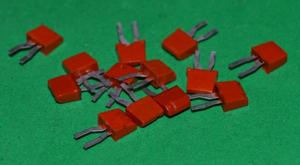 Диод   КД 513     (Пластик)    (Цена за 1 штуку) Лот № Р-337-1