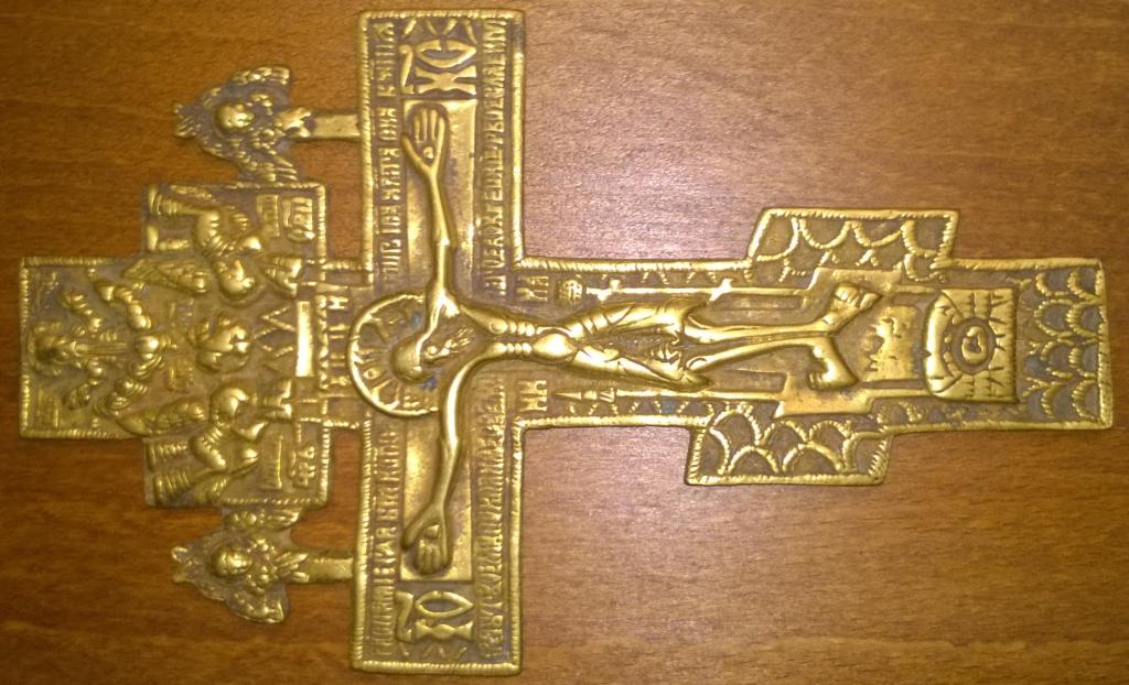 Крест распятие с херувимами. 19 век. Медная пластика.